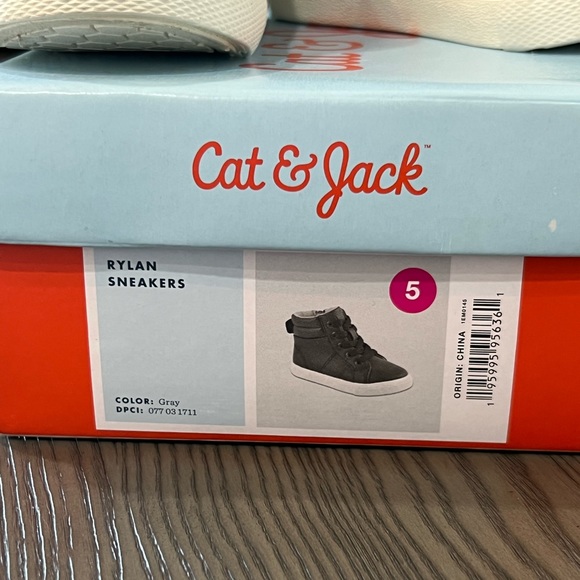 Cat & Jack Rylan Sneakers - Picture 12 of 12